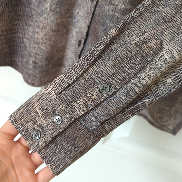 Soft Joie Dane Snakeskin Printed Long Roll Tab Sleeve V-neck Button Down Shirt S - Picture 11 of 14